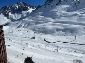 Studio 4 personnes résidence le Montana au pied des pistes balcon plein sud